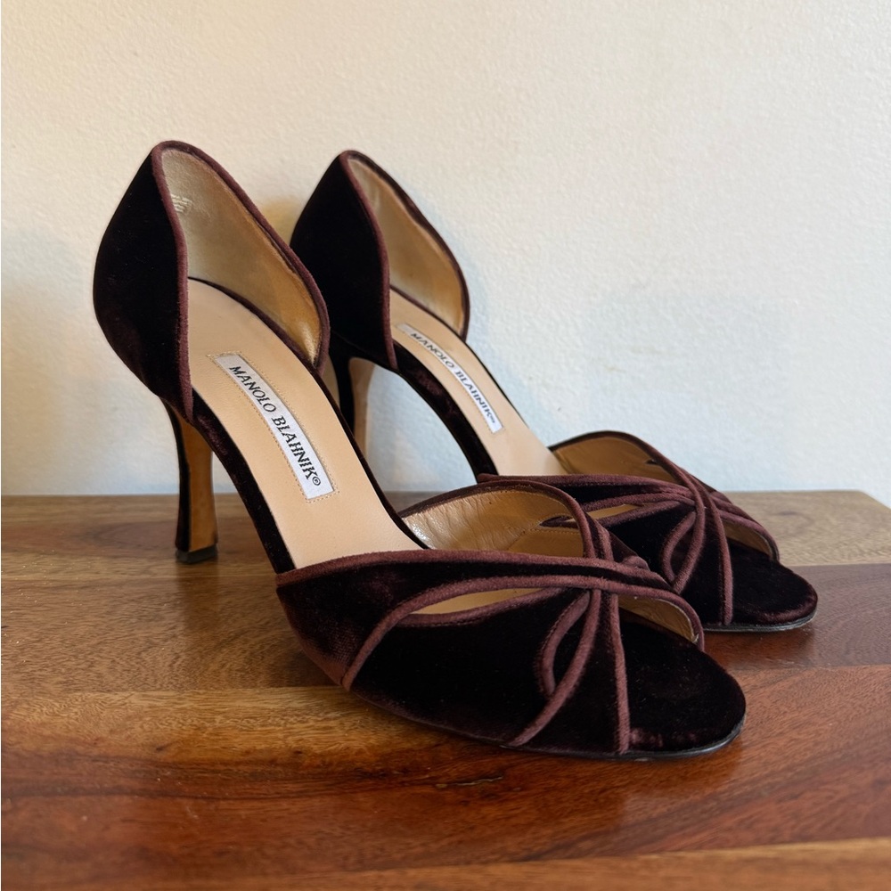 Brown velvet Manolo Blahnik pumps